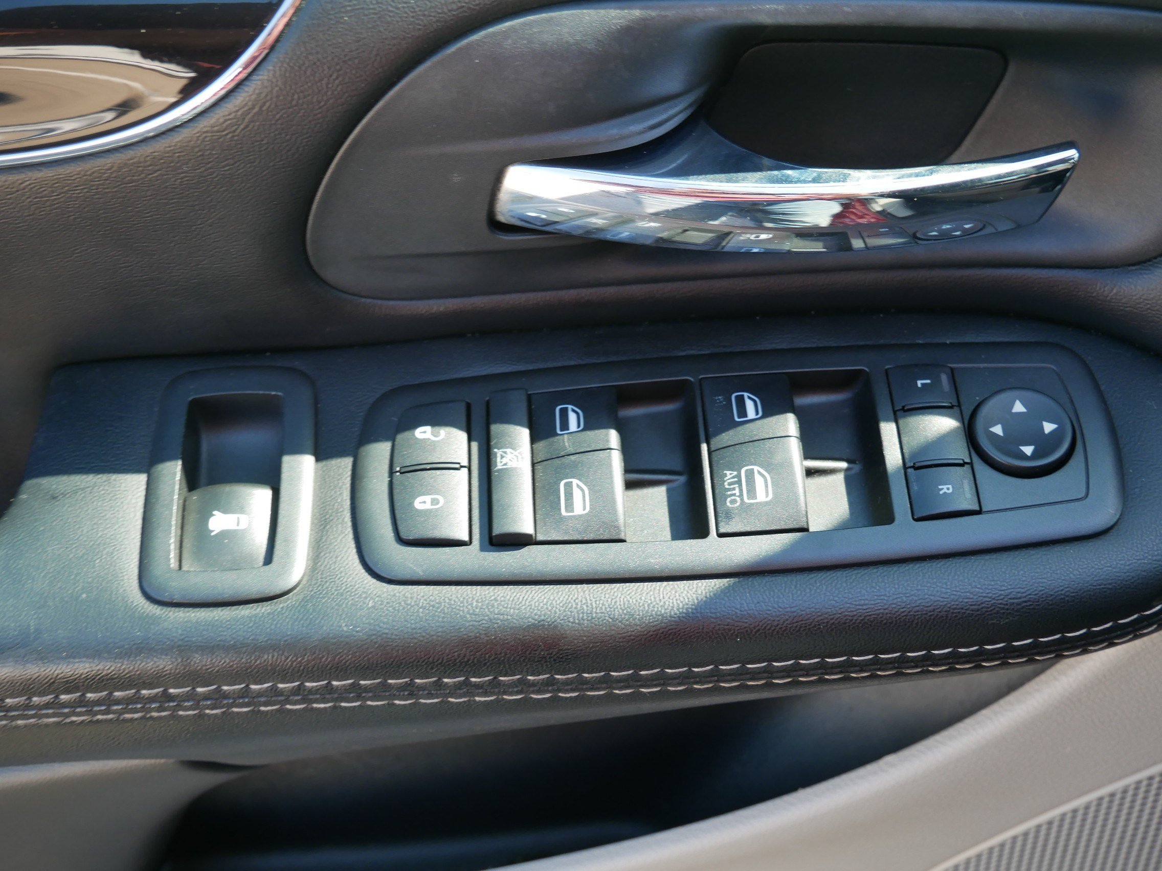 Used 2014 Dodge Grand Caravan SE FWD image 19