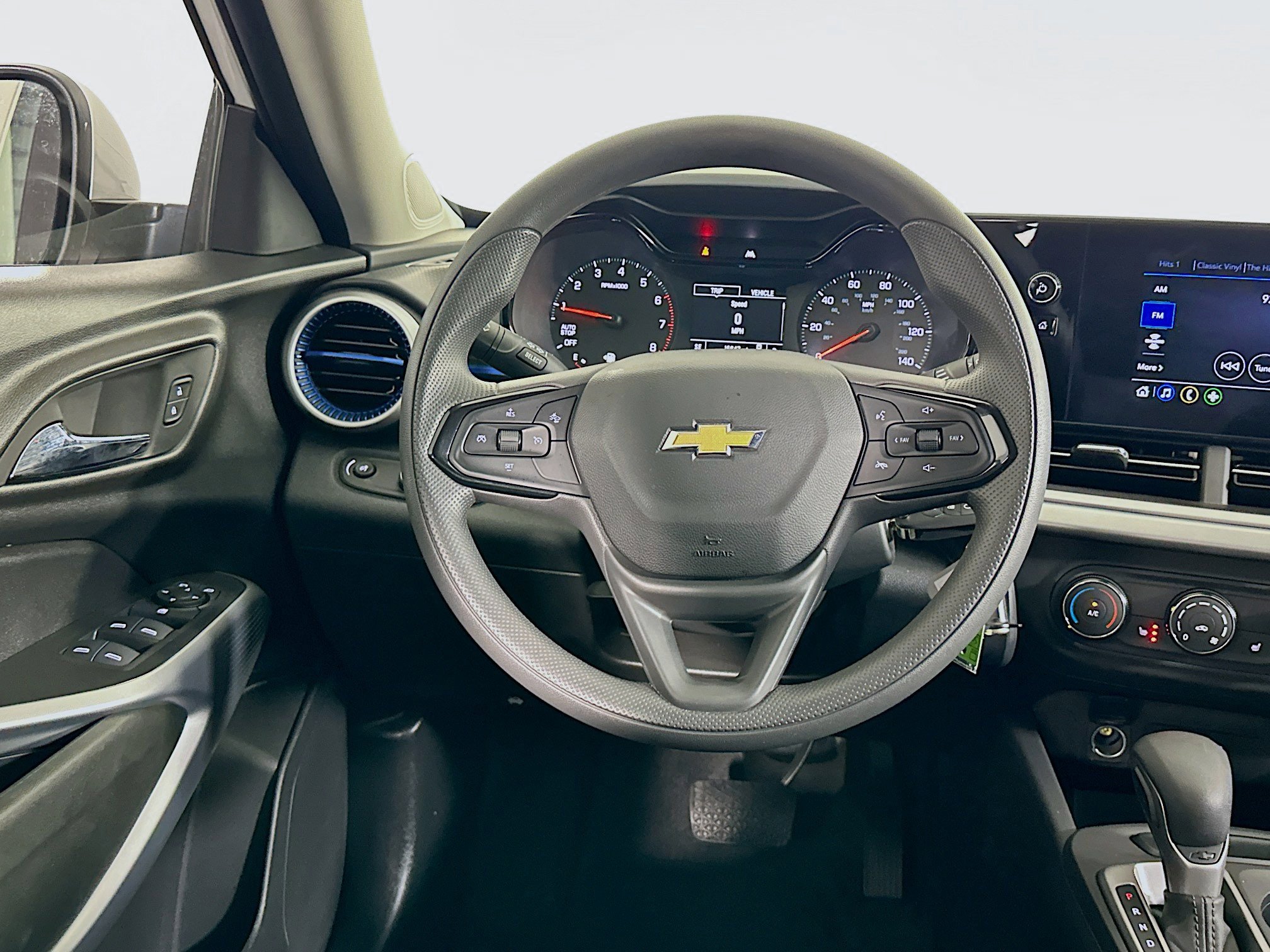 Used 2025 Chevrolet Trax LS w/ LS Convenience Package image 17