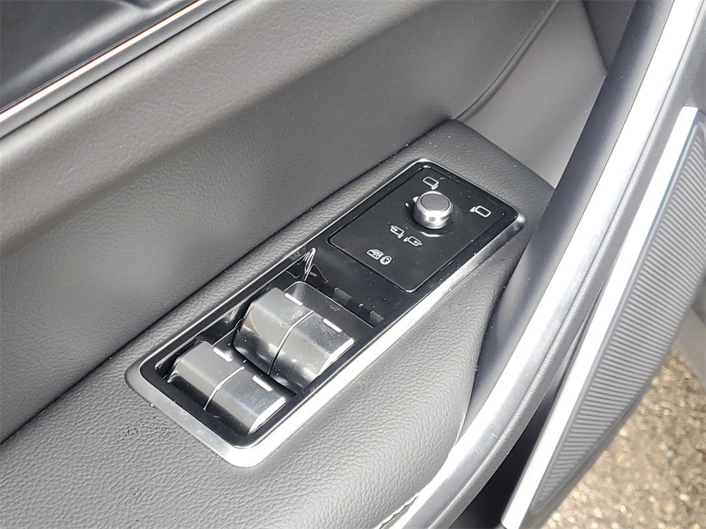 New 2025 Jaguar F-PACE R-Dynamic S image 9