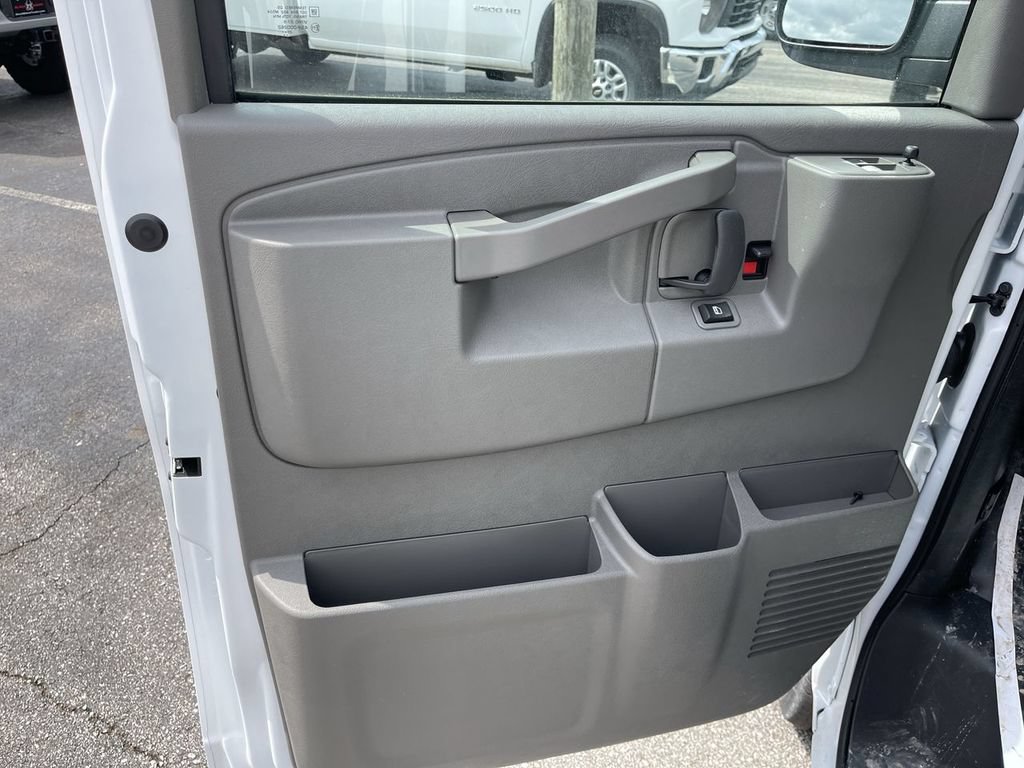 New 2026 Chevrolet Express 2500 w/ Driver Convenience Package RWD image 6