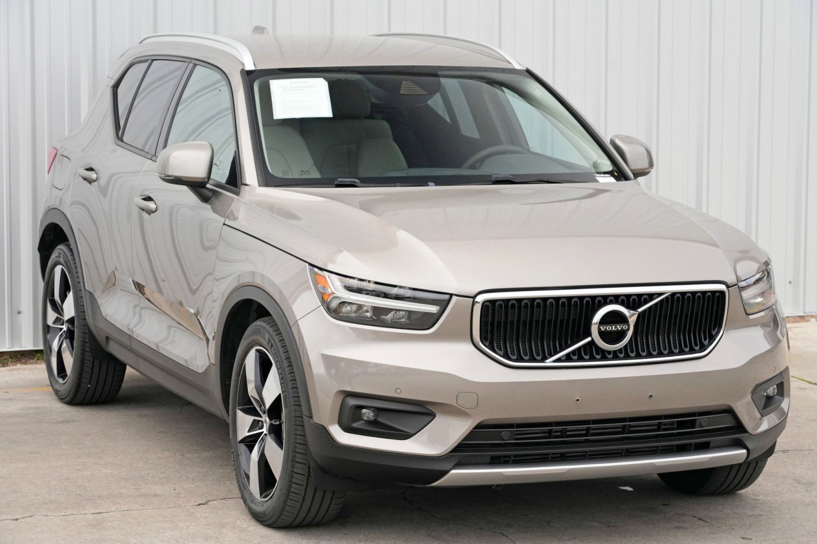 Used 2022 Volvo XC40 T5 Momentum w/ Premium Package image 52