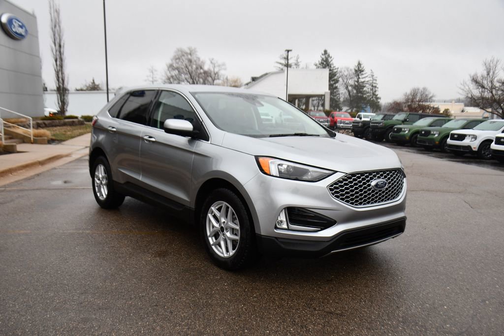 Used 2024 Ford Edge SEL w/ Convenience Package image 9
