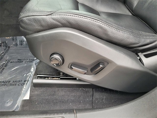 Used 2018 Volvo XC60 T6 Momentum w/ Convenience Package image 11