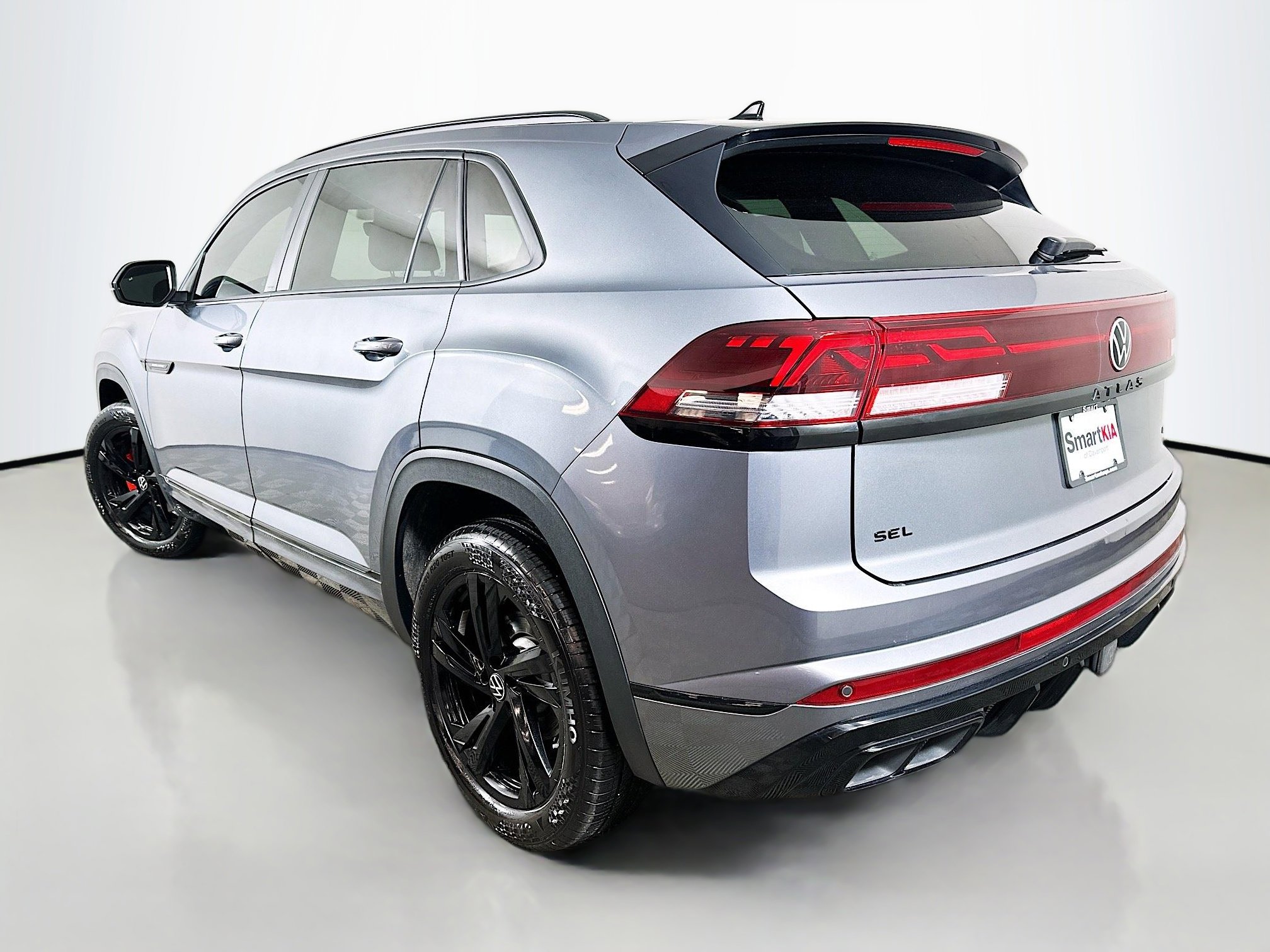 Used 2025 Volkswagen Atlas Cross Sport SEL R-Line image 5