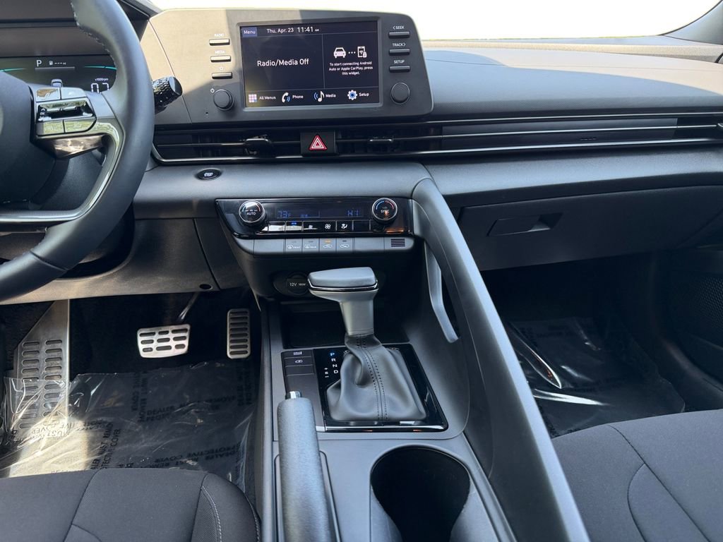 Used 2025 Hyundai Elantra Sport FWD image 11