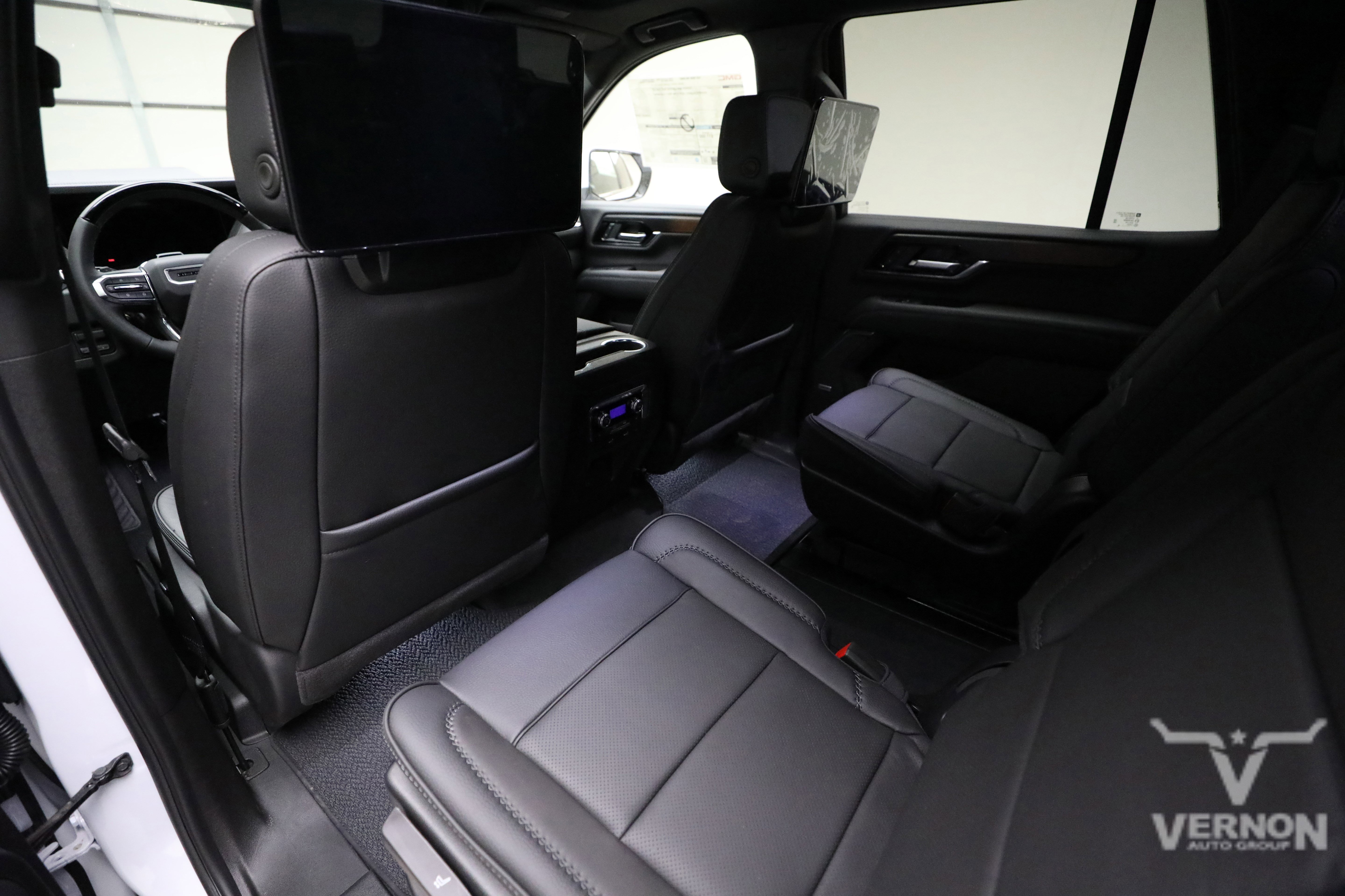New 2026 GMC Yukon Denali w/ Denali Reserve Package AWD/4WD image 9