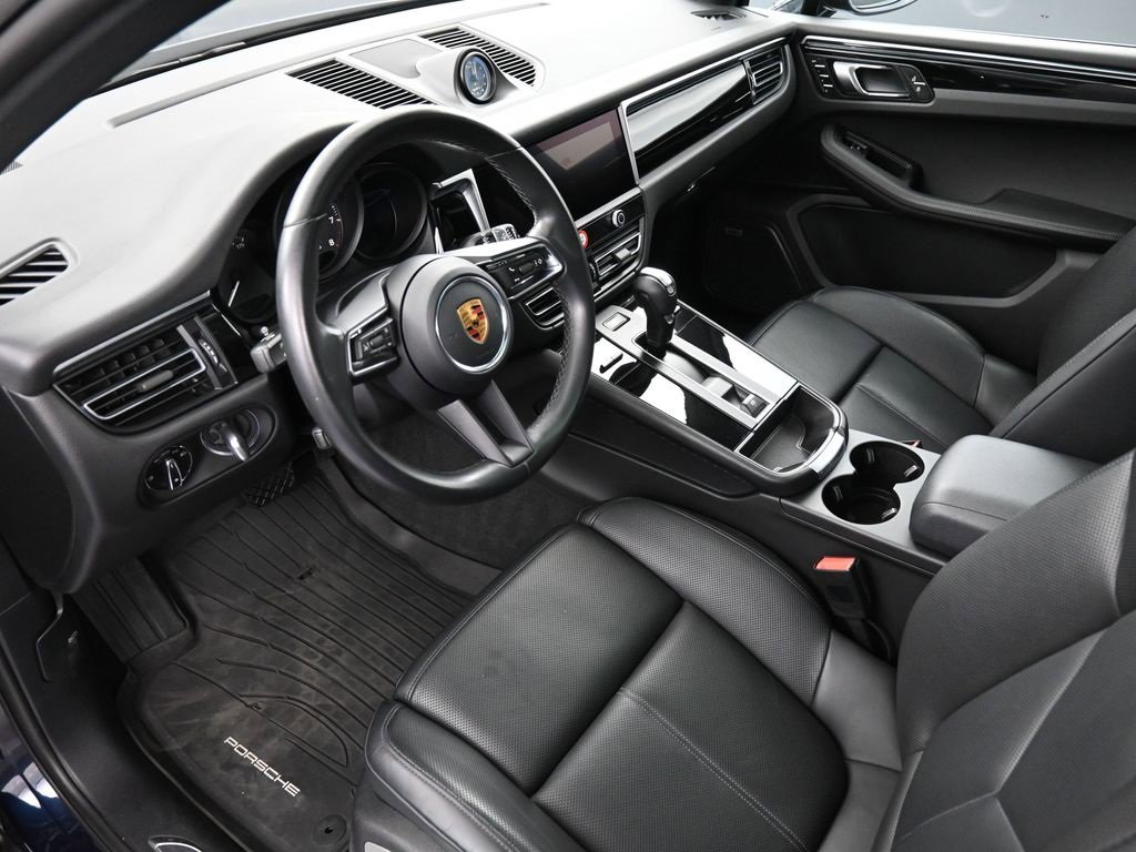 Certified 2023 Porsche Macan Turbo image 4