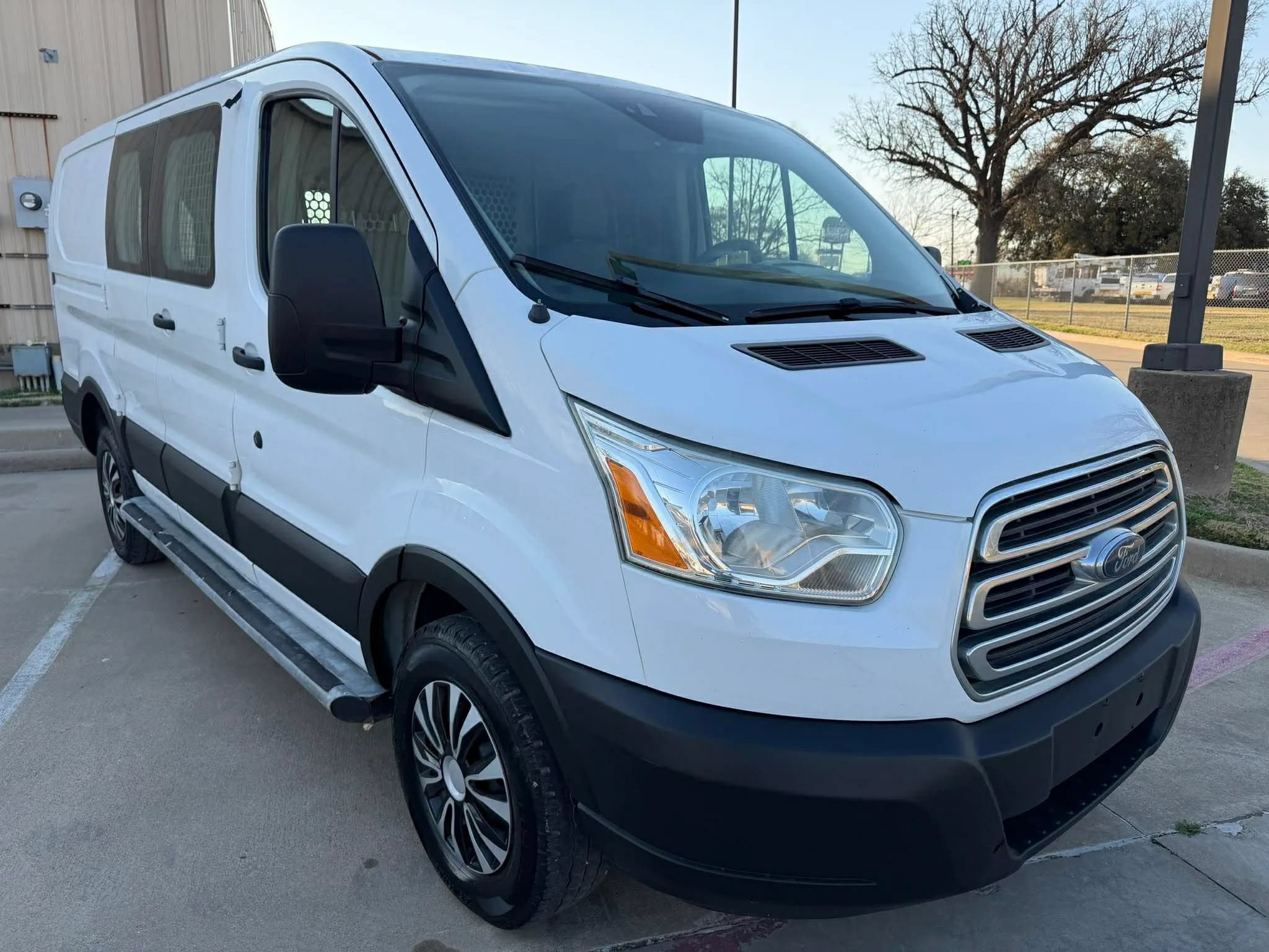 Used 2016 Ford Transit 250 130 Low Roof w/ Exterior Upgrade Package RWD image 3