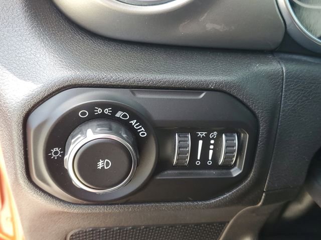 Used 2018 Jeep Wrangler Unlimited Sahara image 27