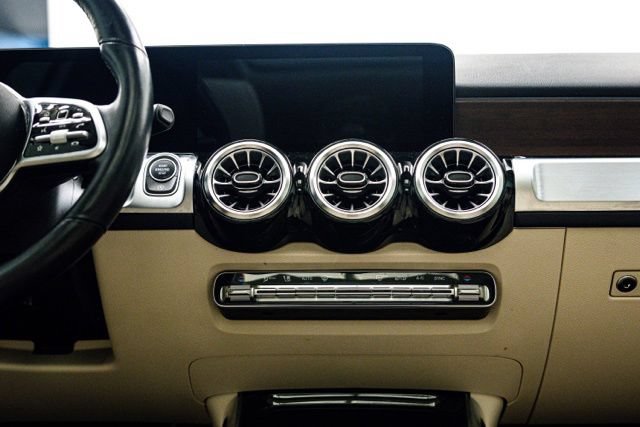 Used 2022 Mercedes-Benz GLB 250 4MATIC image 18