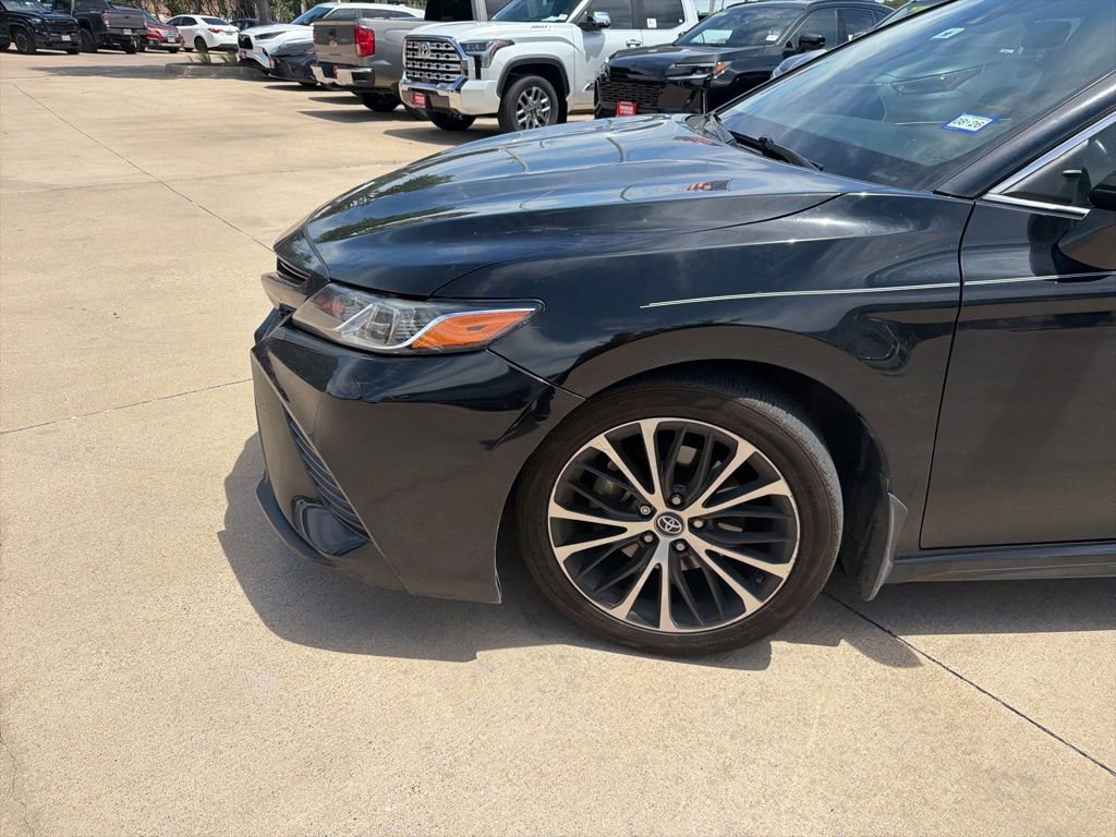 Used 2019 Toyota Camry SE FWD image 2