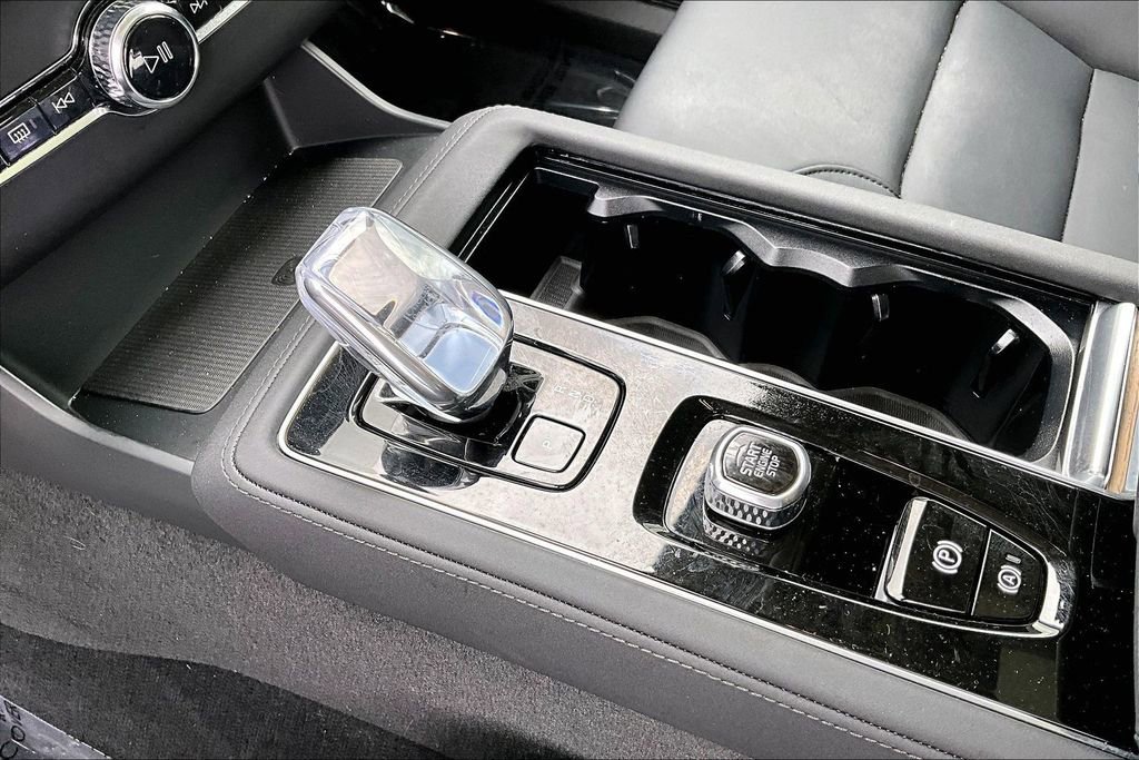 Certified 2025 Volvo XC90 T8 Plus w/ Protection Package Premier image 19