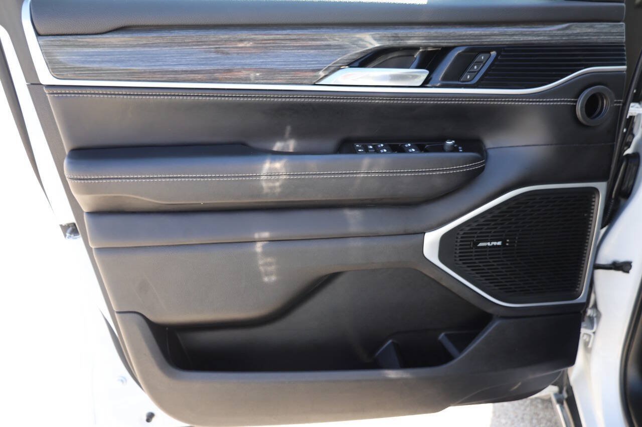 Used 2022 Jeep Wagoneer Series II AWD/4WD image 12