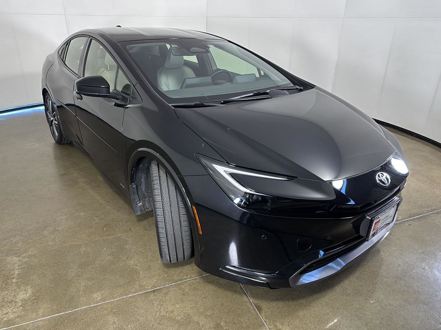 Used 2024 Toyota Prius XLE AWD/4WD image 7