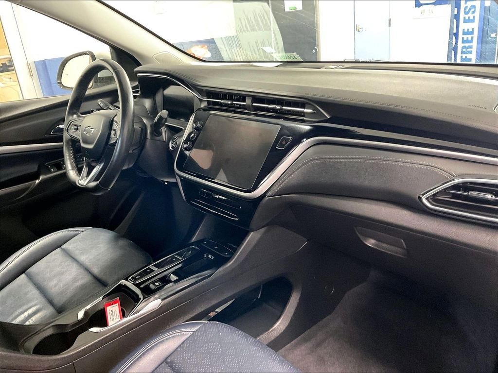 Used 2023 Chevrolet Bolt EUV LT w/ Convenience Package FWD image 14