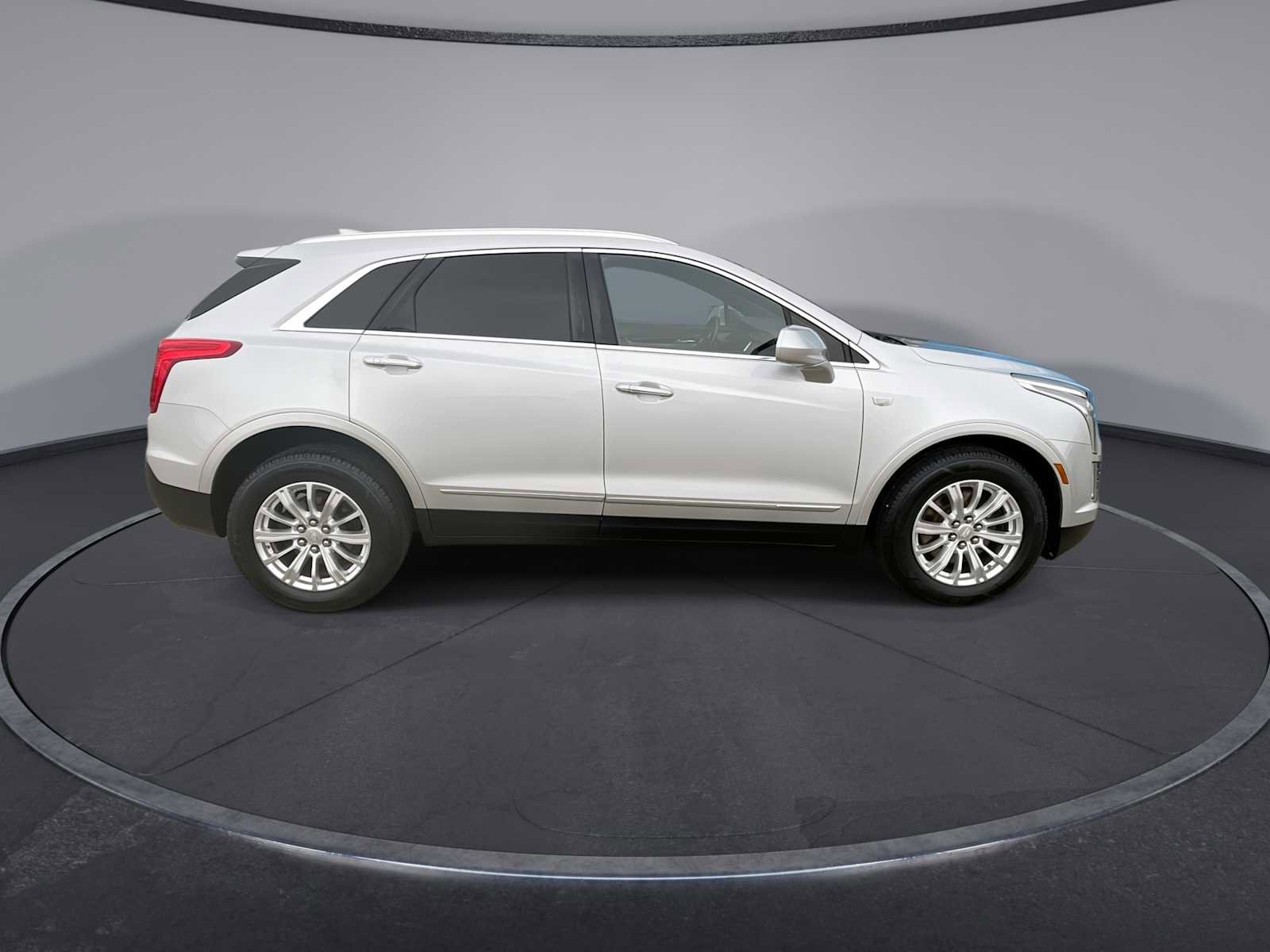 Certified 2017 Cadillac XT5 FWD image 9