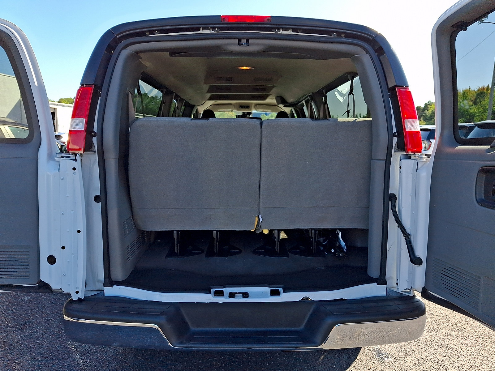 Used 2025 GMC Savana 3500 LT w/ LT Preferred Equipment Group RWD image 28
