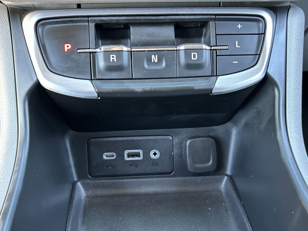 Used 2023 GMC Terrain SLE image 16