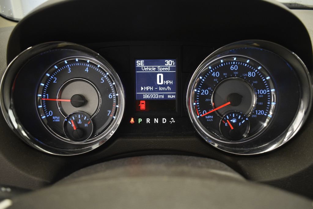 Used 2015 Chrysler Town & Country Touring w/ Driver Convenience Group image 44