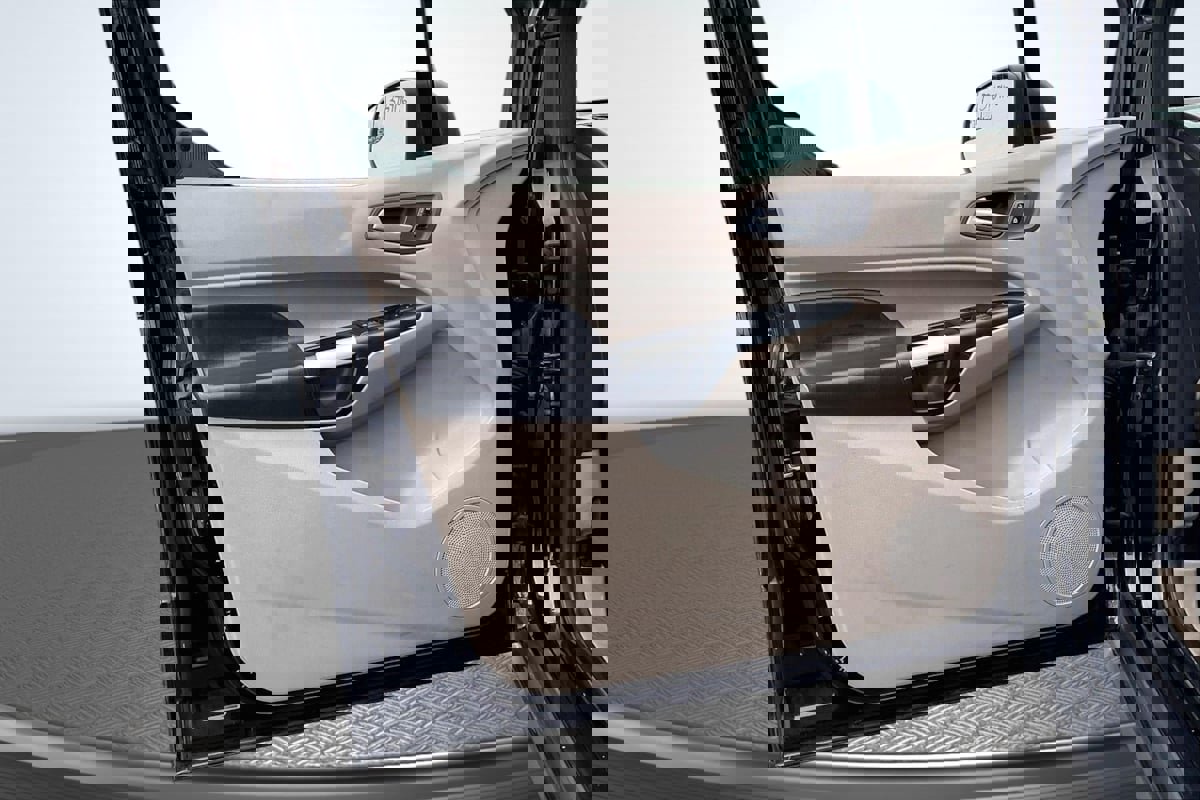 Used 2018 Ford Transit Connect XLT image 23