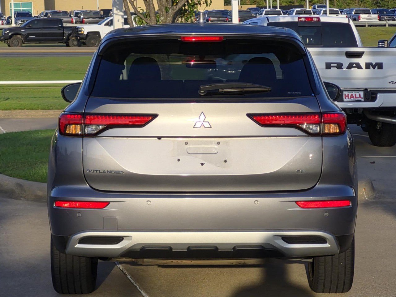 Used 2023 Mitsubishi Outlander SE AWD/4WD image 5