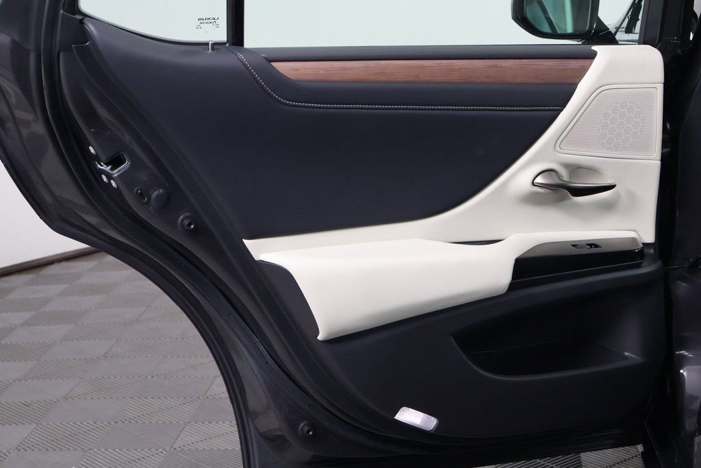 Used 2025 Lexus ES 300h w/ Premium Package image 13