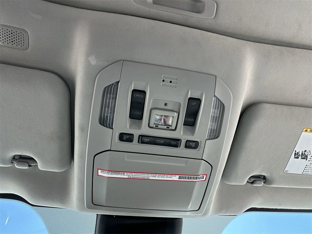 Used 2022 Toyota Highlander XLE image 29