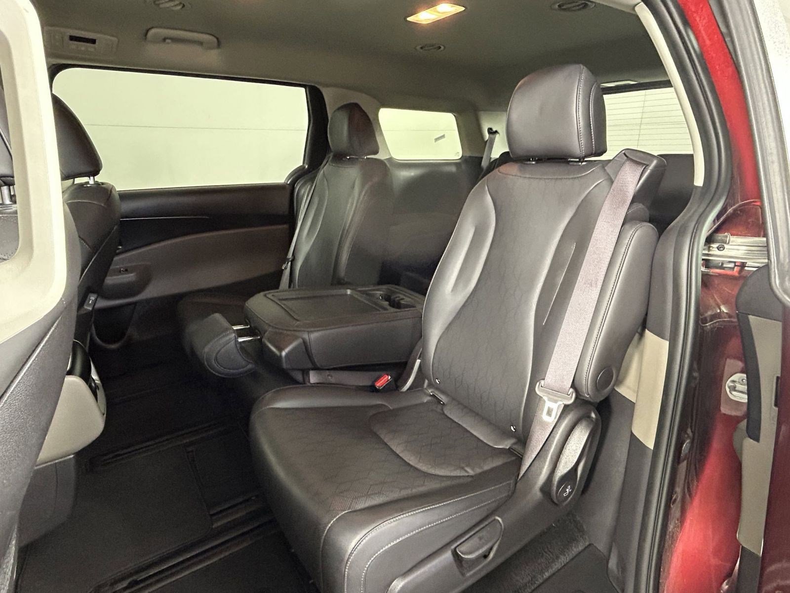 Certified 2025 Kia Carnival LXS image 18