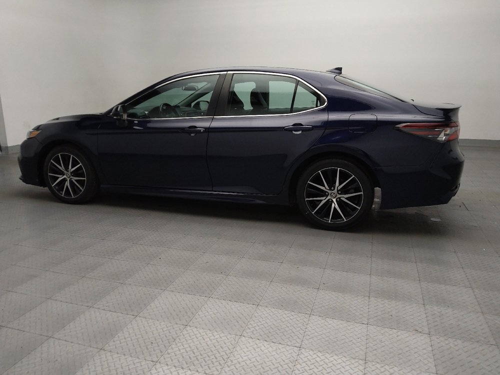 Used 2022 Toyota Camry SE image 3