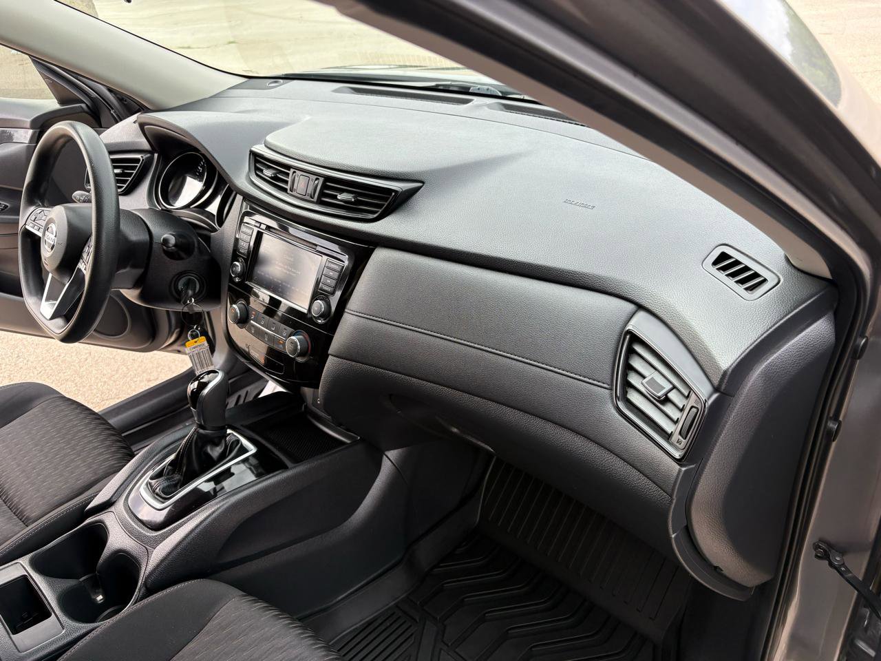 Used 2018 Nissan Rogue S FWD image 29