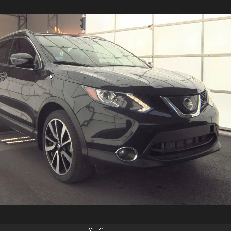 Used 2019 Nissan Rogue Sport SL w/ Premium Package image 3