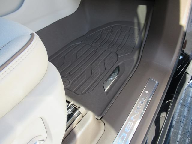 Used 2024 GMC Yukon Denali w/ Denali Reserve Package AWD/4WD image 12