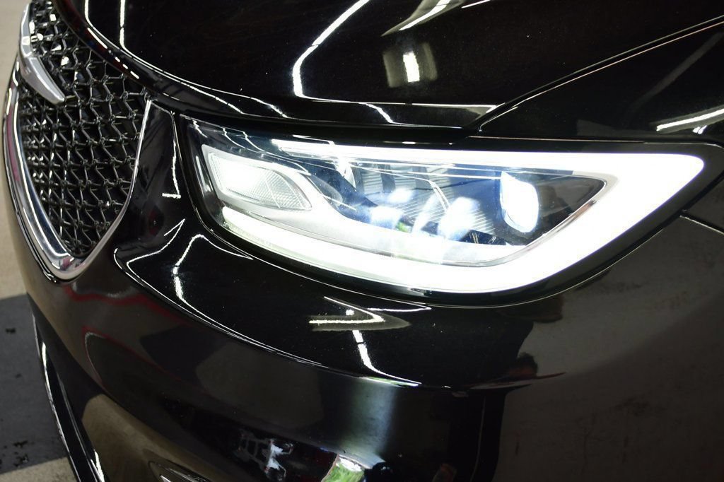 Used 2024 Chrysler Pacifica Touring-L FWD image 6
