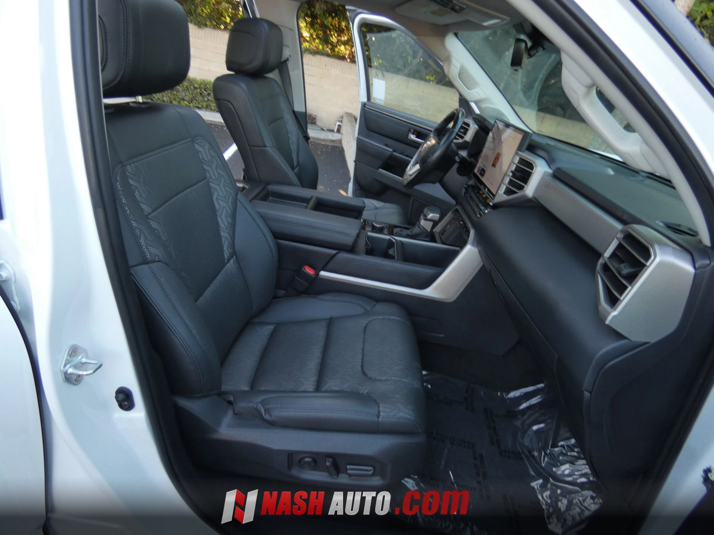 Used 2024 Toyota Tundra Limited AWD/4WD image 33