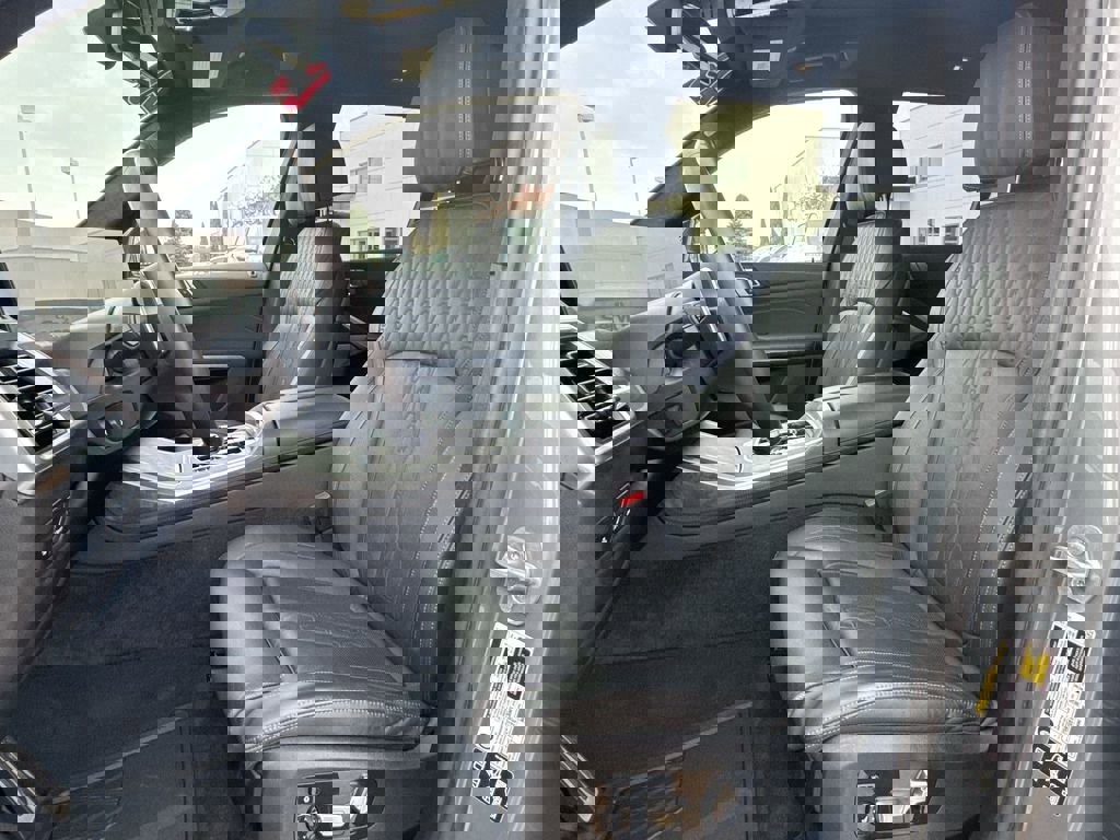 Used 2025 BMW X7 M60i image 21