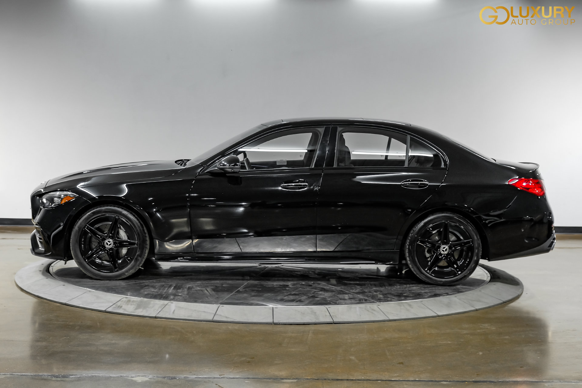Used 2025 Mercedes-Benz C 300 Sedan w/ AMG Line w/ Night Package image 15