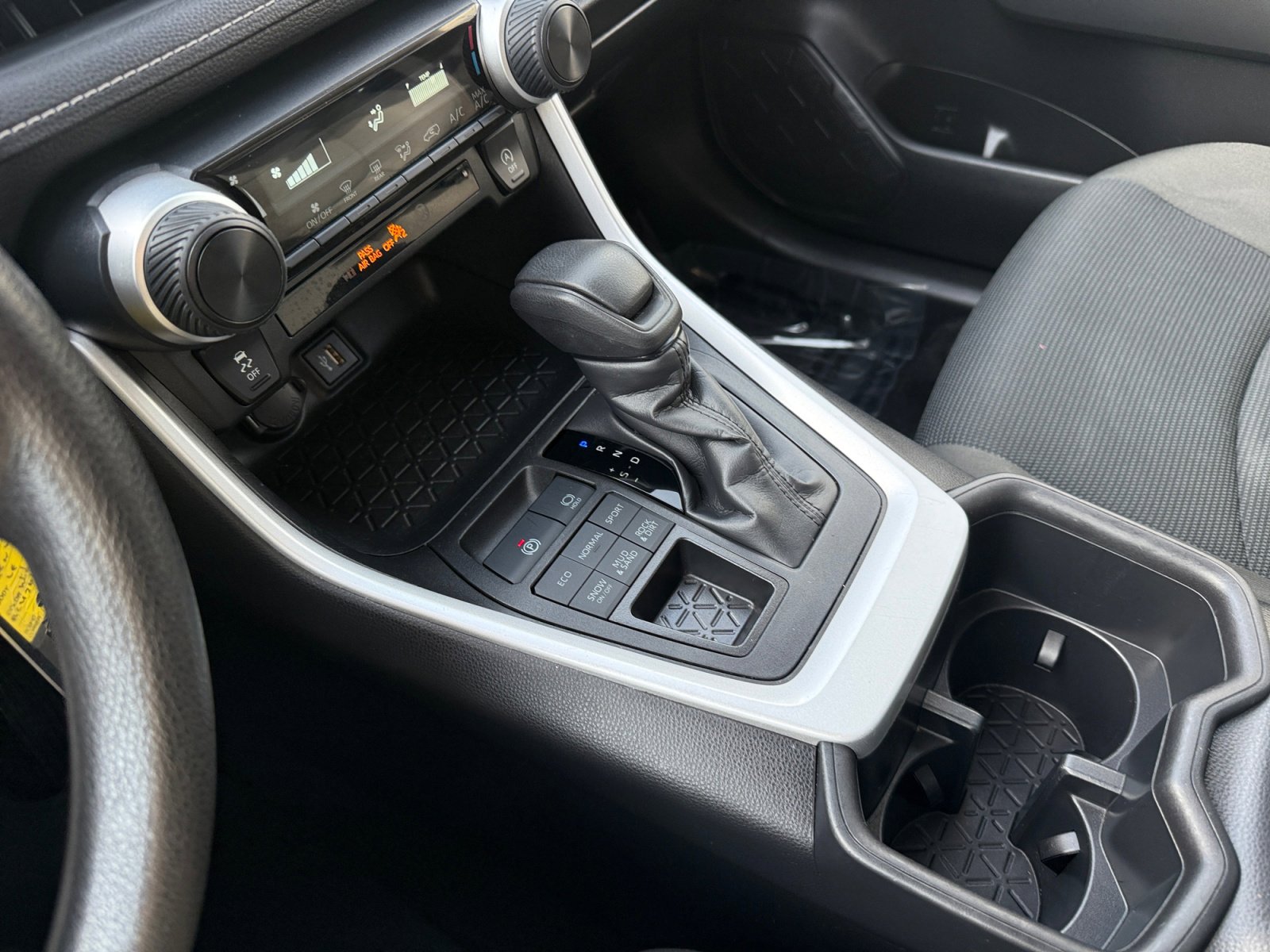 Used 2024 Toyota RAV4 LE image 13