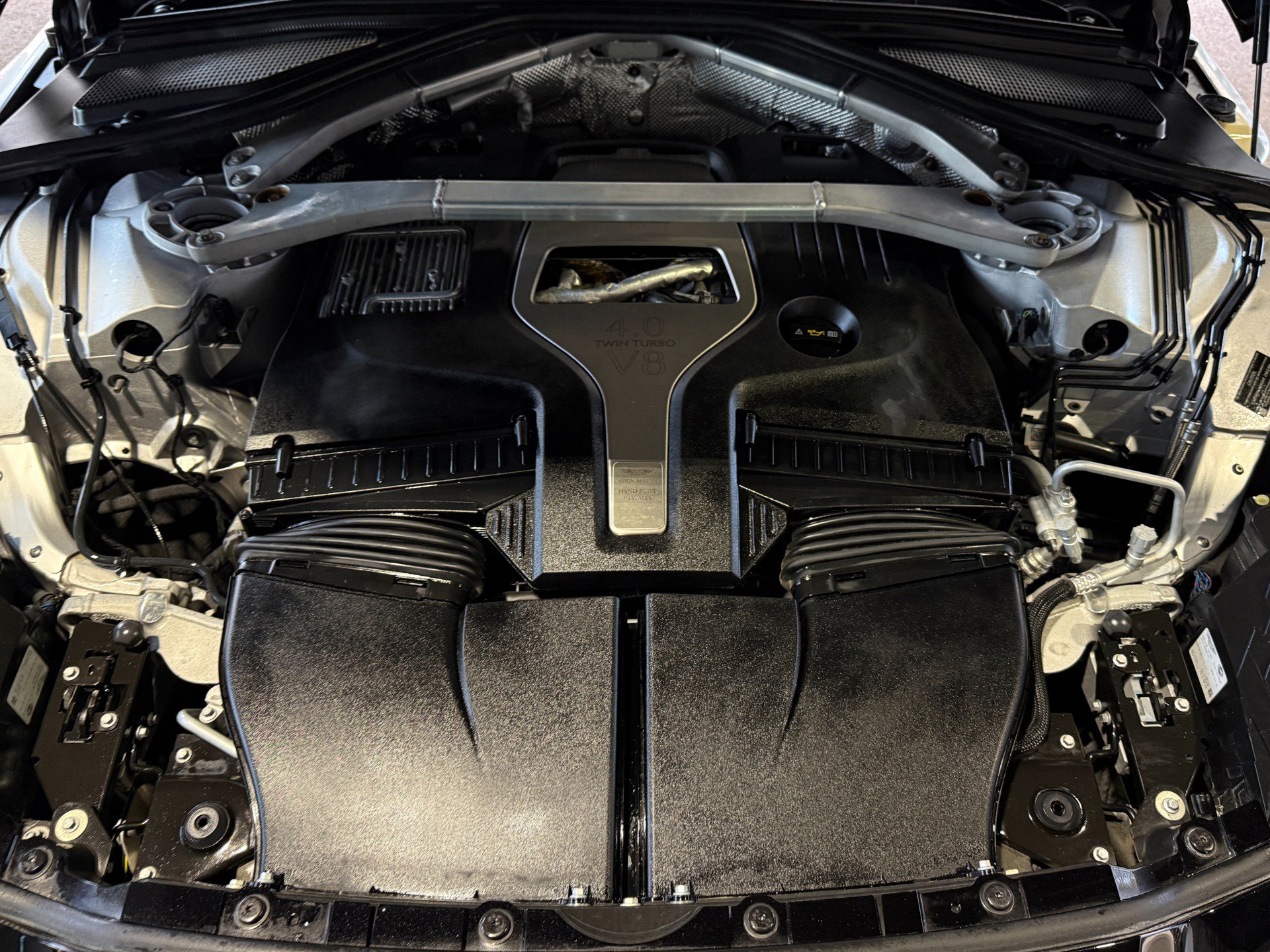 Used 2021 Aston Martin DBX image 45