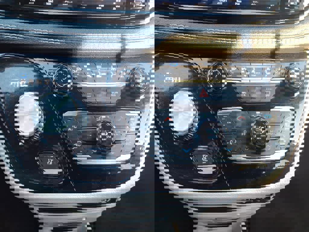 Used 2023 Chrysler Pacifica Touring-L image 19