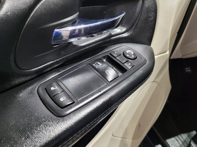 Used 2017 Dodge Grand Caravan SE image 39