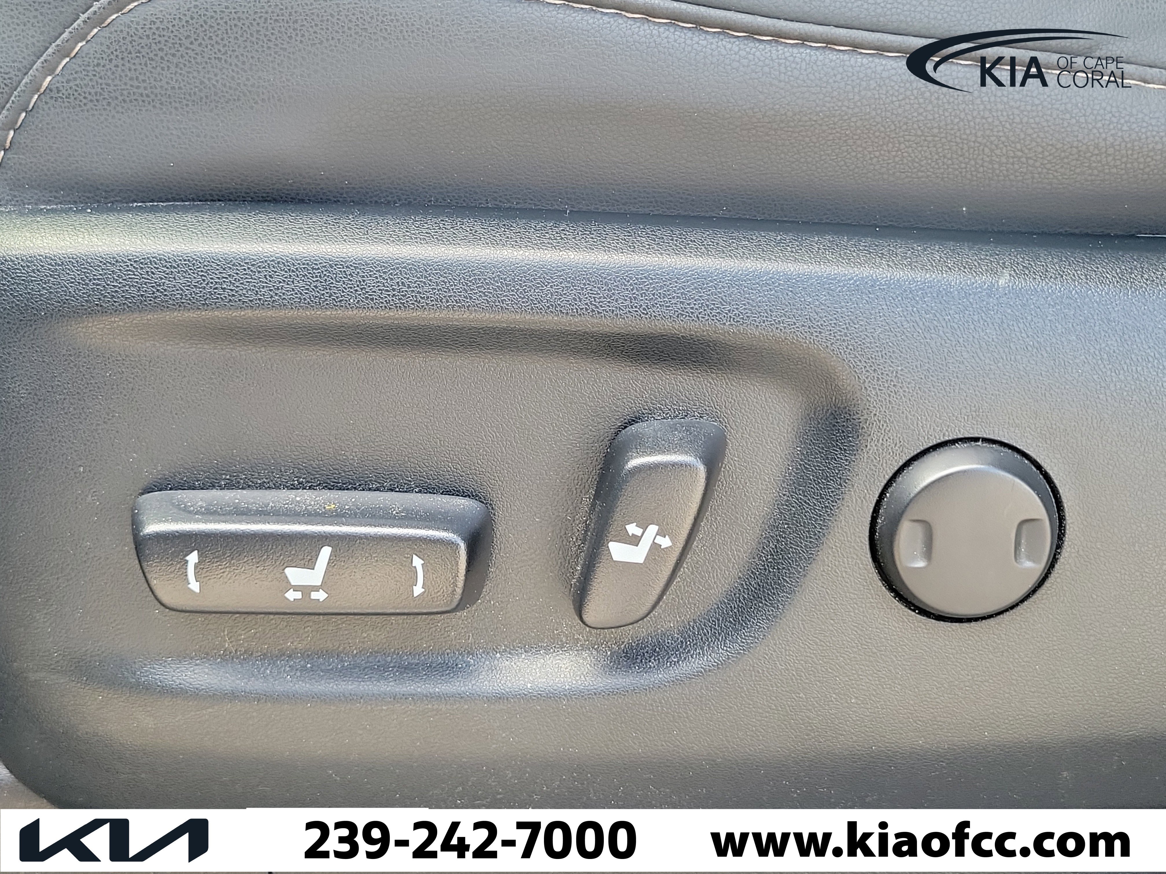 Used 2023 Lexus GX 460 Premium w/ Accessory Package image 18