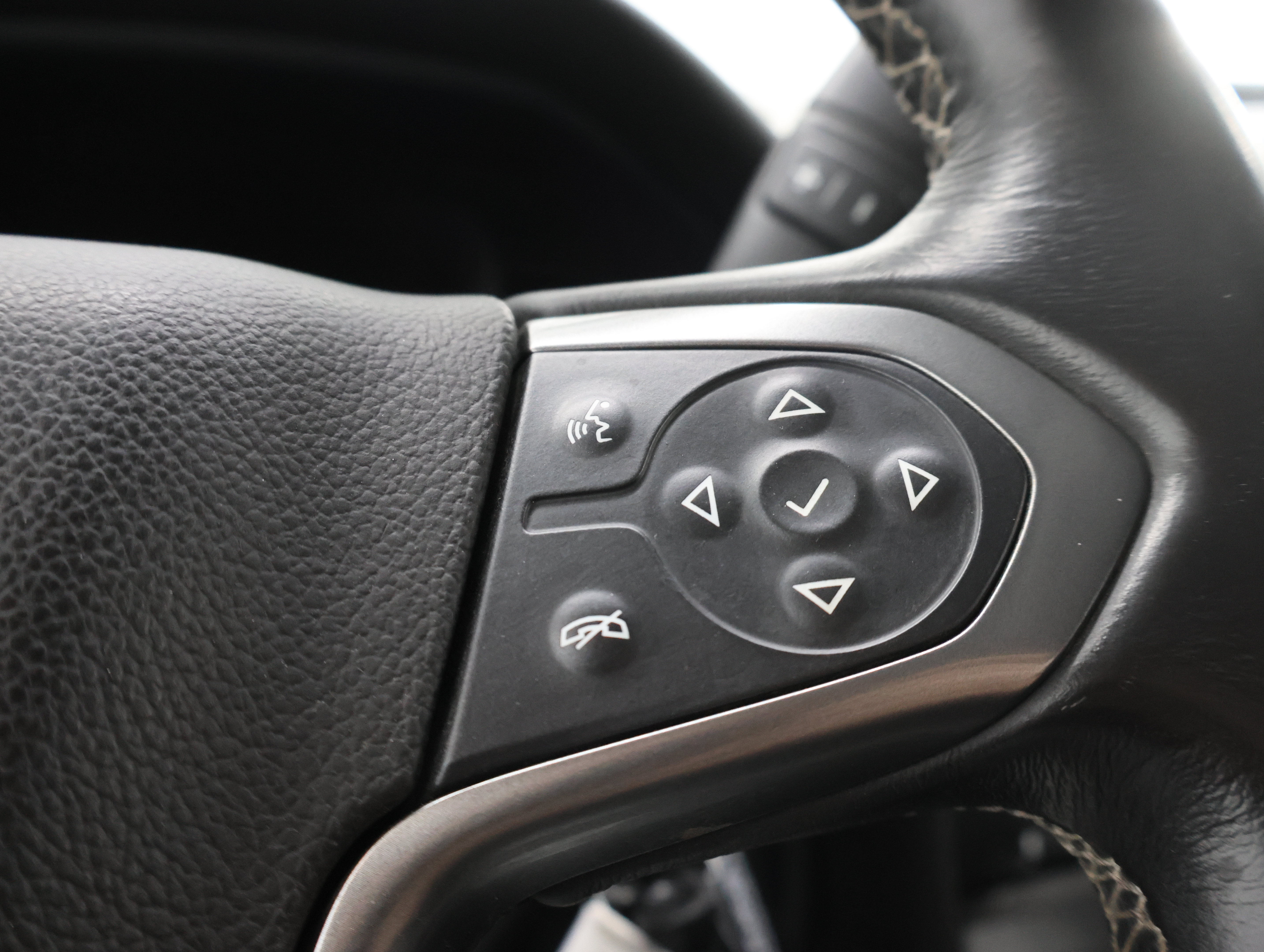 Used 2015 Chevrolet Silverado 2500 LT AWD/4WD image 14