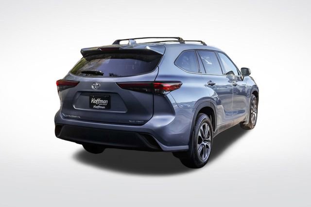 Used 2022 Toyota Highlander XLE AWD/4WD image 6