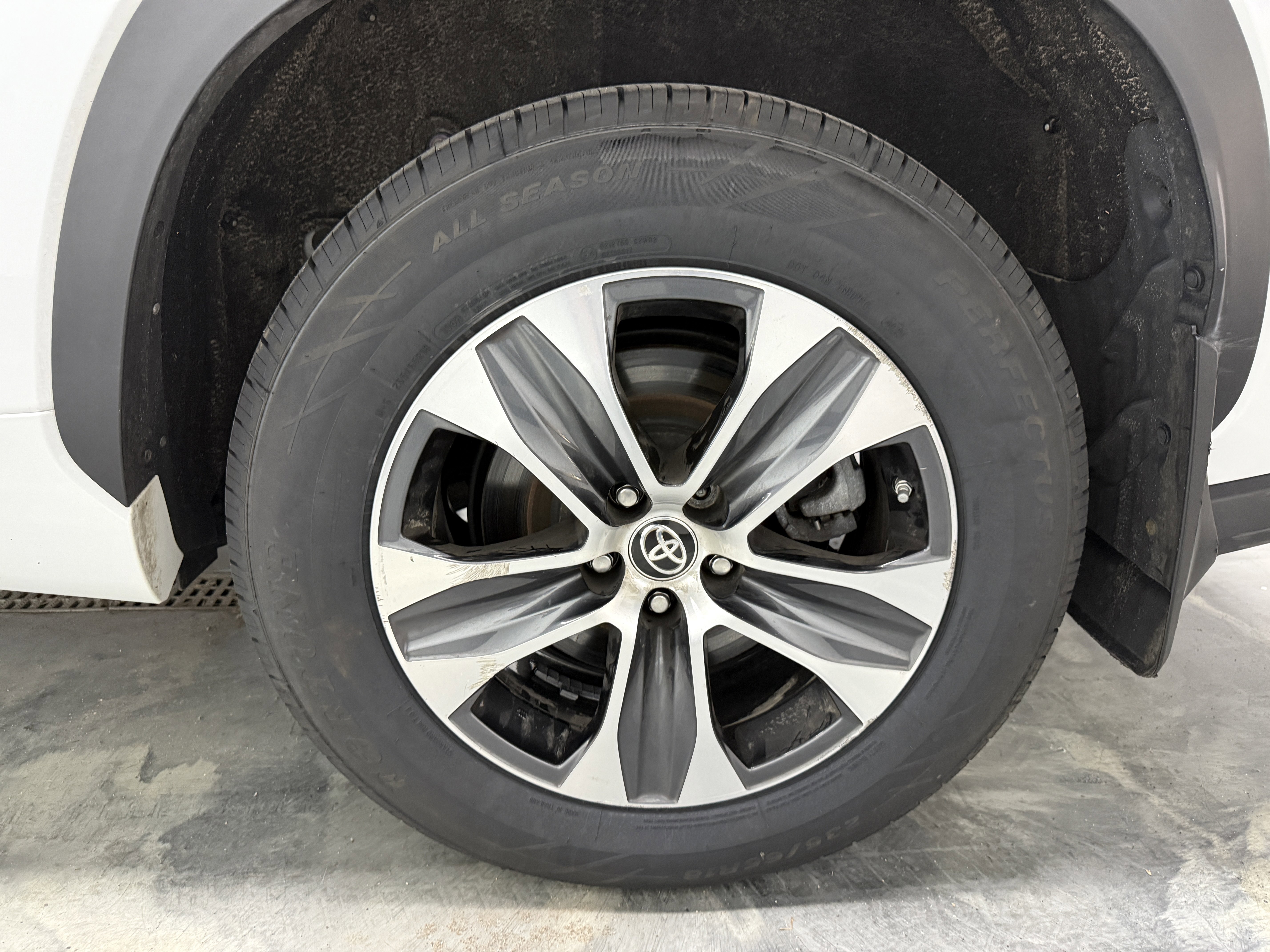 Used 2024 Toyota Highlander XLE image 28