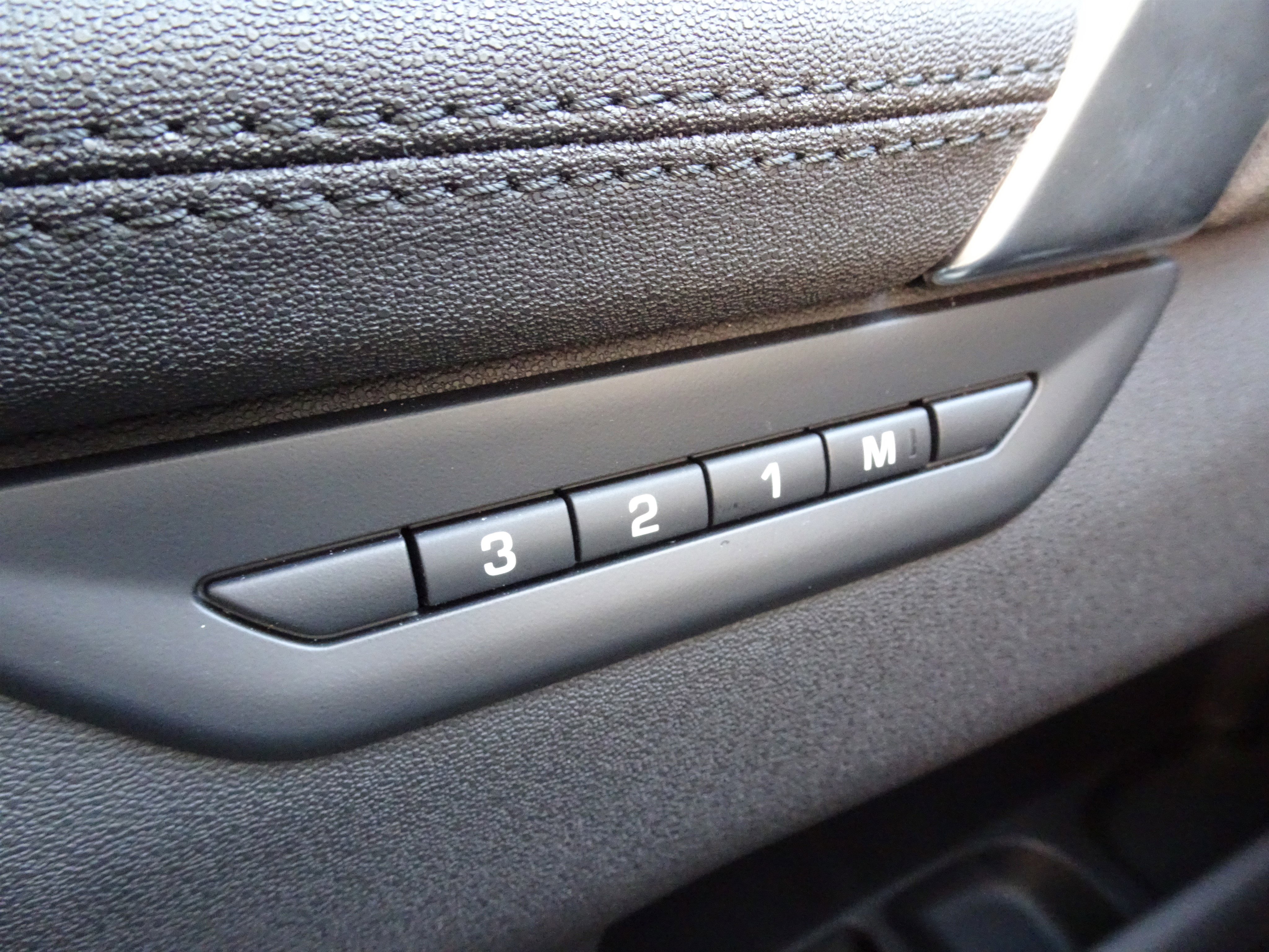 New 2025 Land Rover Discovery Sport S image 26