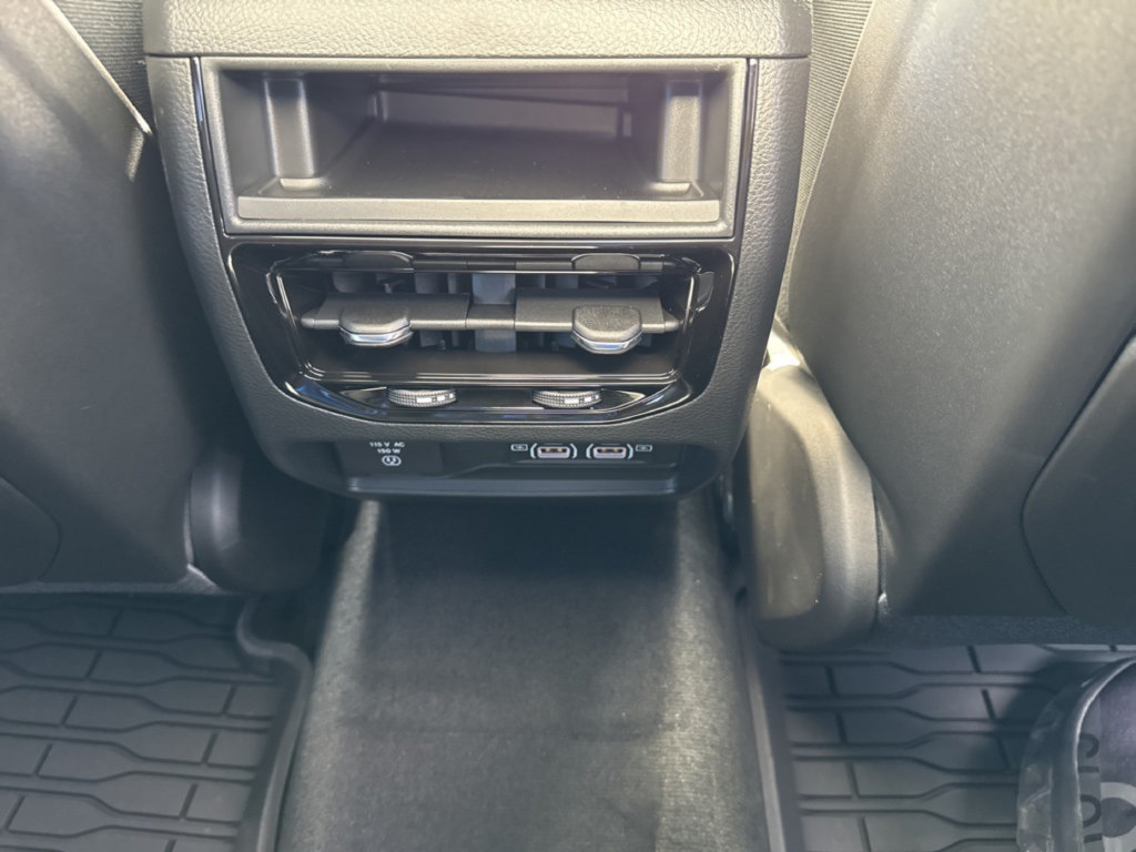 New 2025 Jeep Grand Cherokee 4WD image 33
