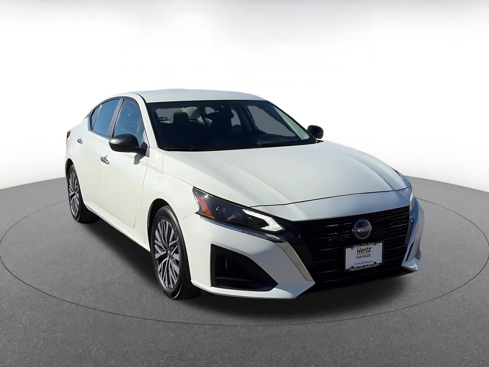 Used 2025 Nissan Altima 2.5 SV image 3