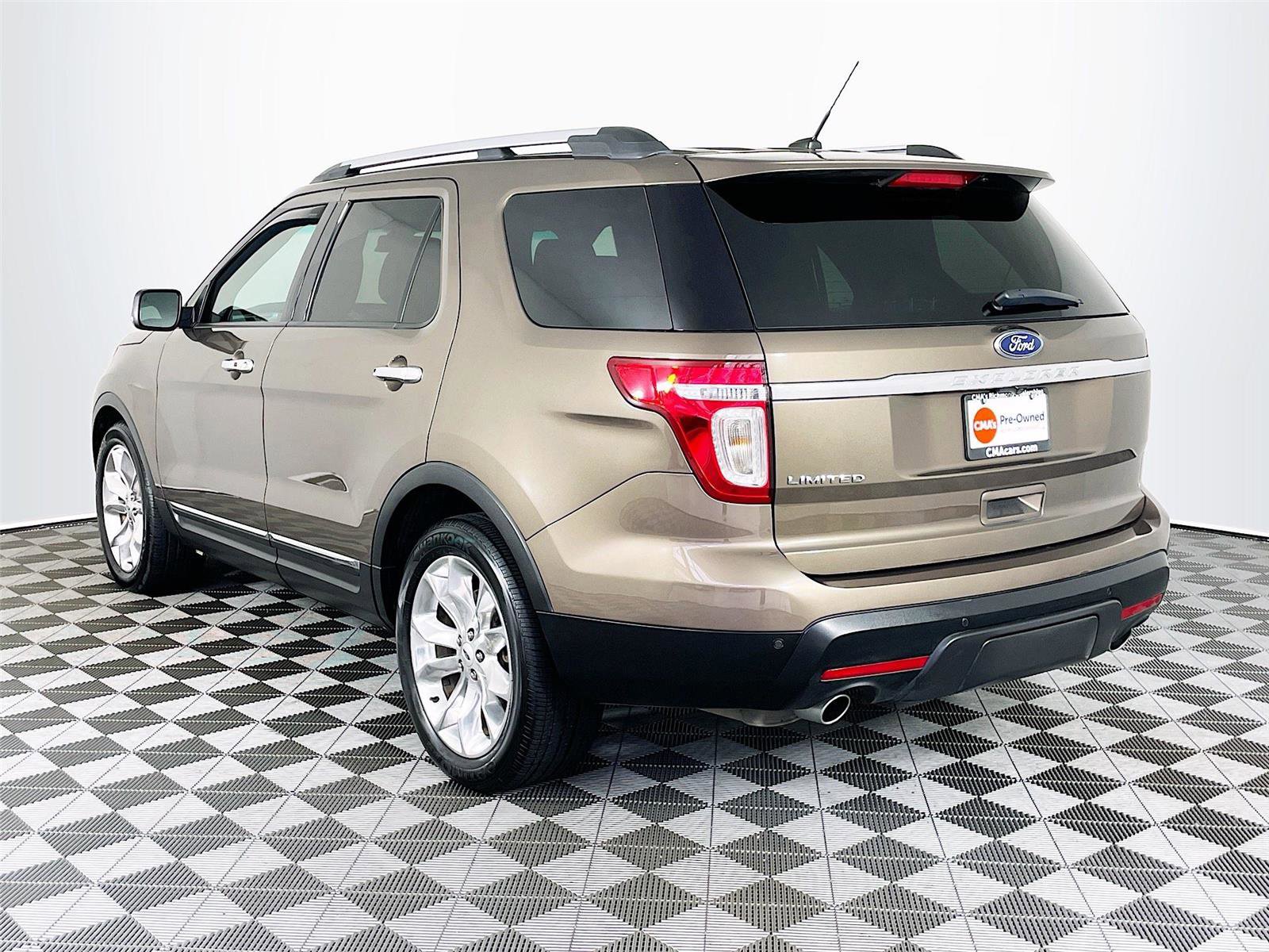 Used 2015 Ford Explorer Limited w/ Equipment Group 302A image 6