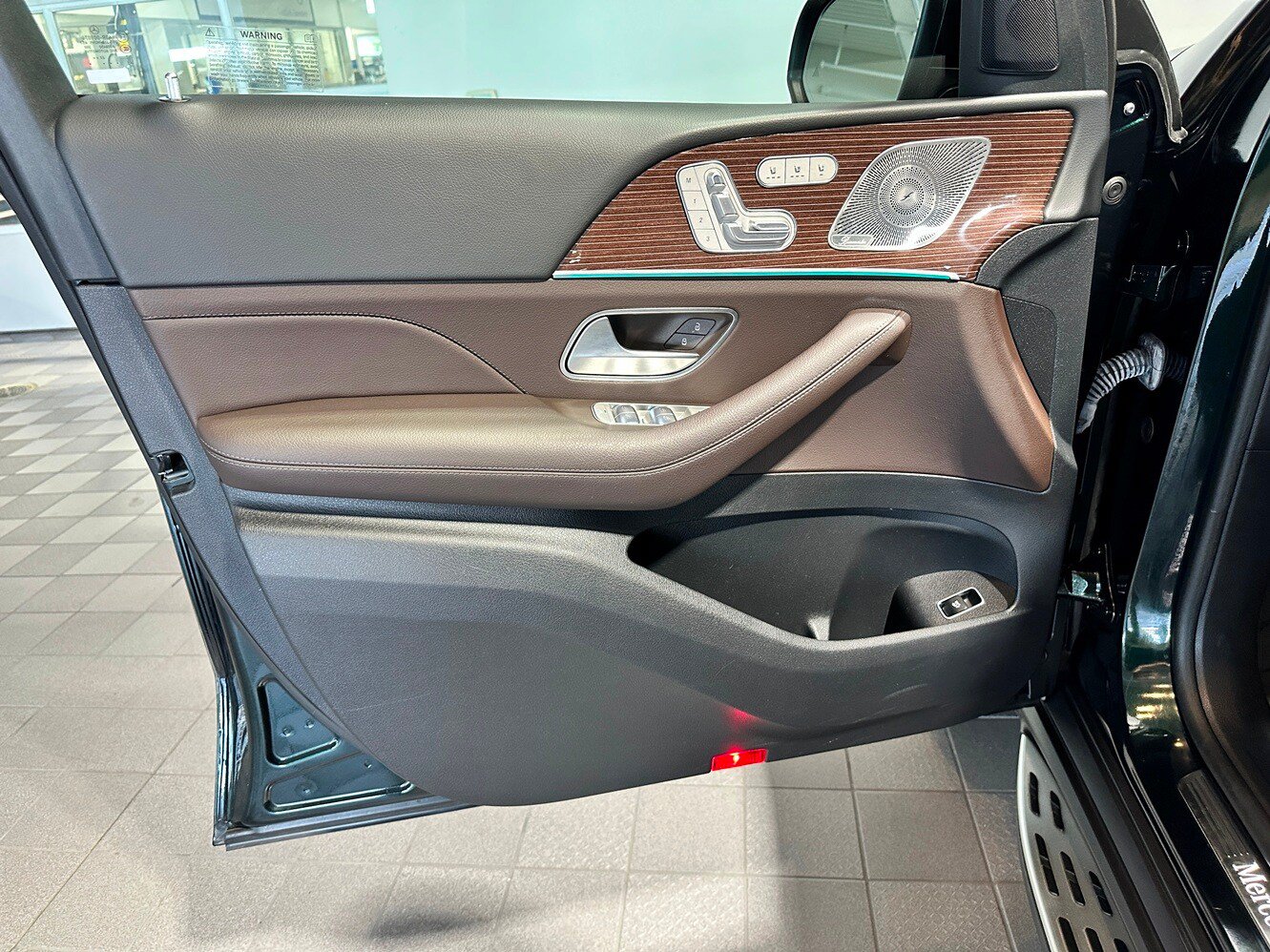 Used 2023 Mercedes-Benz GLS 450 4MATIC image 11