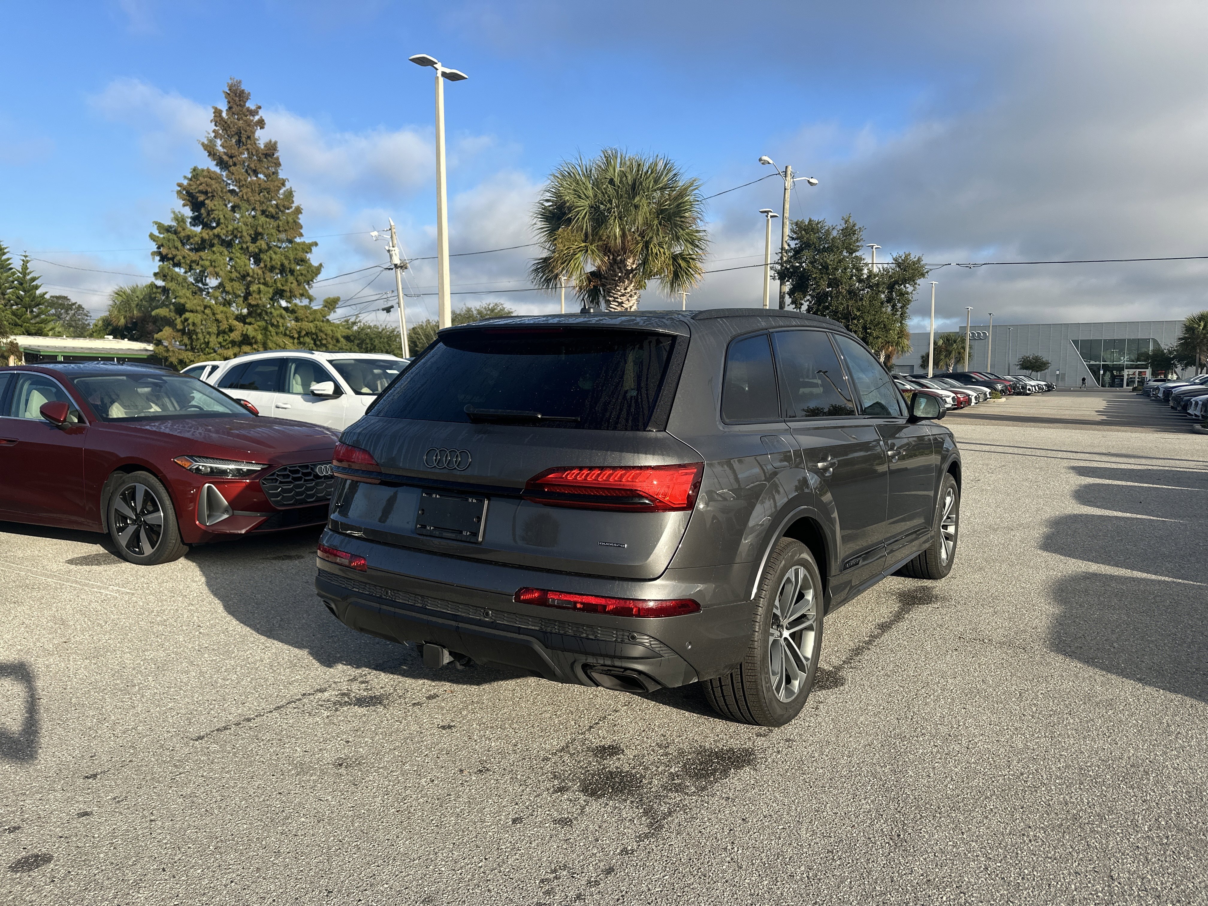 Used 2025 Audi Q7 2.0T Premium w/ Convenience Plus Package image 4